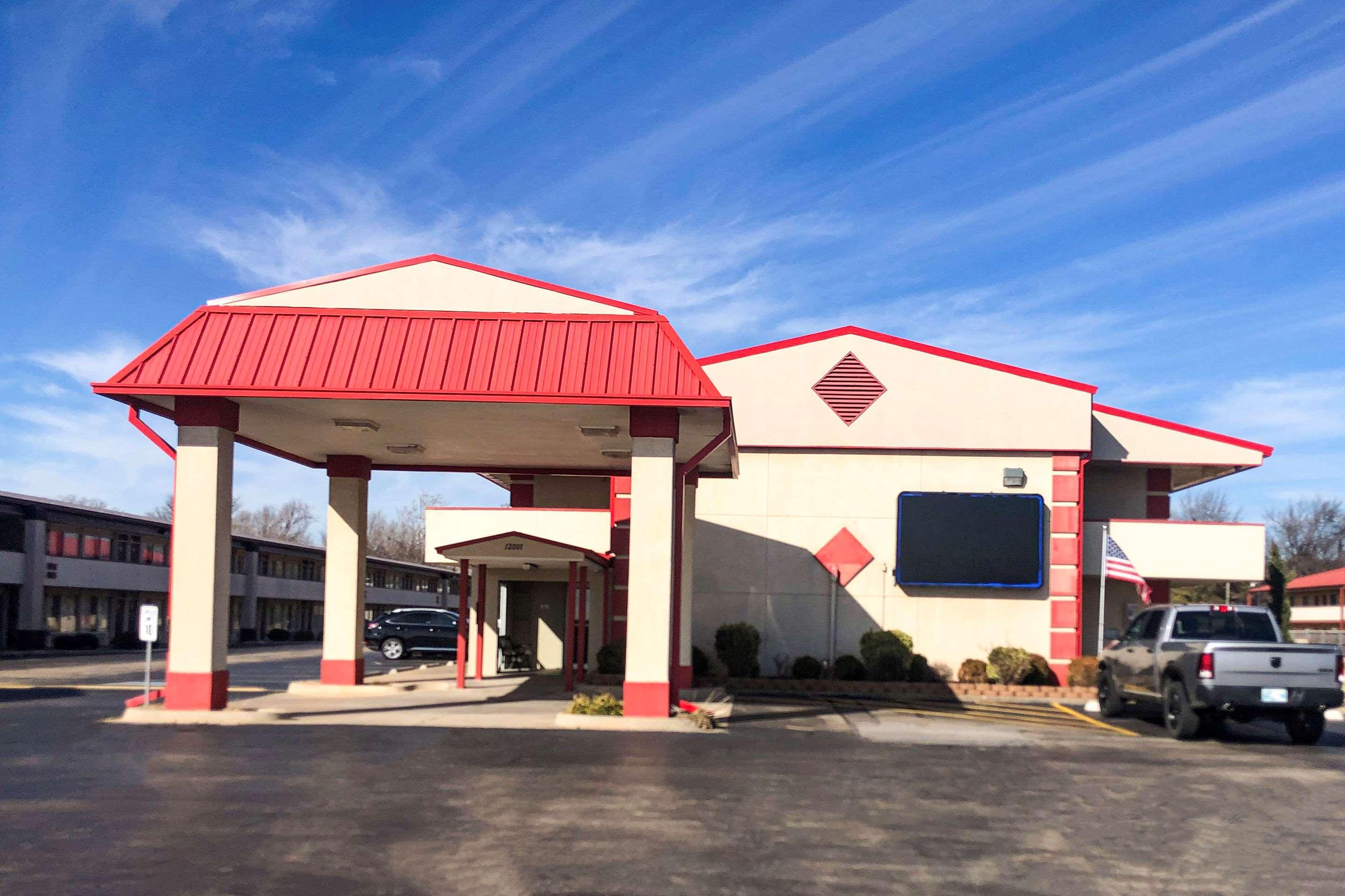 Days Inn By Wyndham Erie Kearsarge Exterior photo