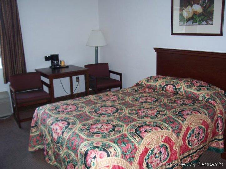 Days Inn By Wyndham Erie Kearsarge Room photo