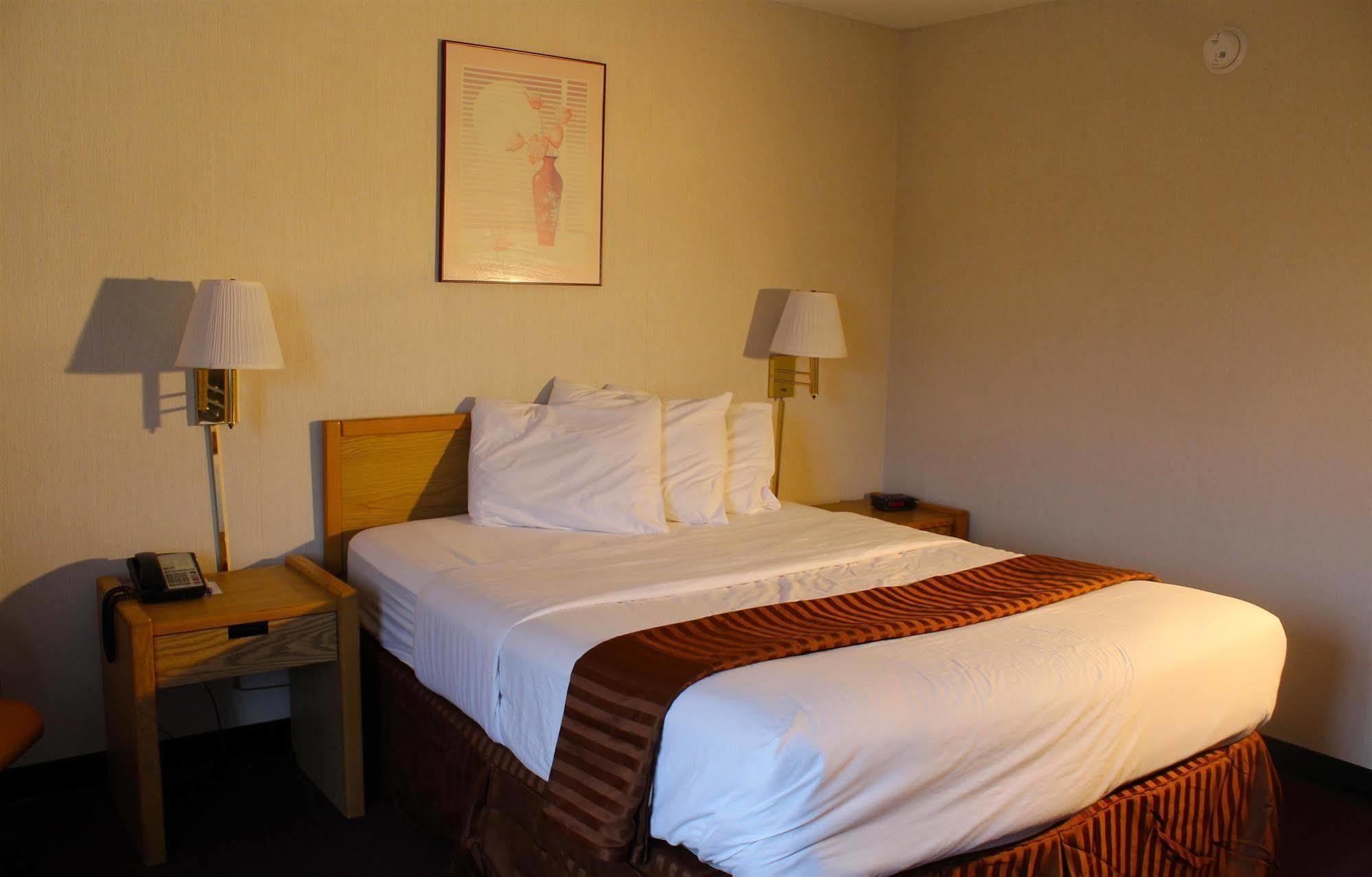 Days Inn By Wyndham Erie Kearsarge Exterior photo